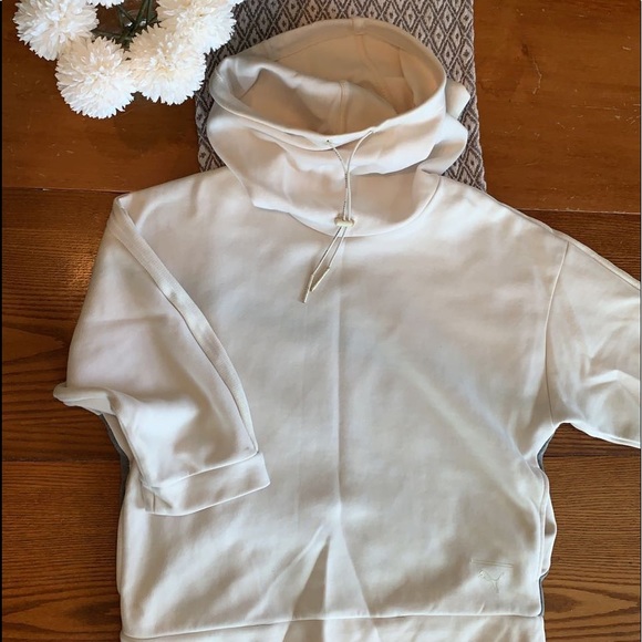 Puma Sweater- Like New - Picture 1 of 1